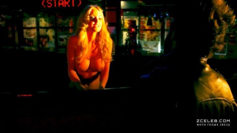 shikarnaja golaja grud anamarii marinki v filme fathers day 3fa0b87