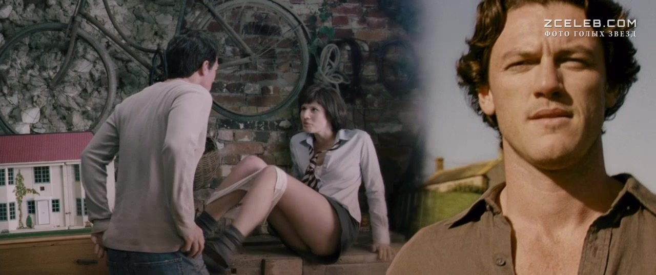 Соблазнительная Джемма Артертон в фильме «Неотразимая Тамара», 2010