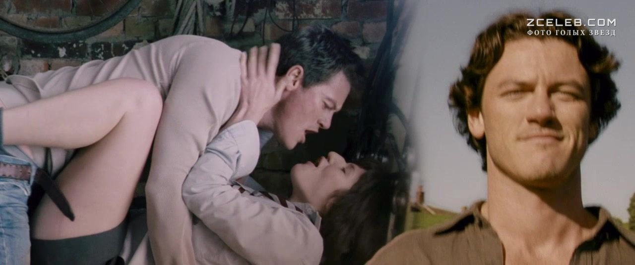 Соблазнительная Джемма Артертон в фильме «Неотразимая Тамара», 2010