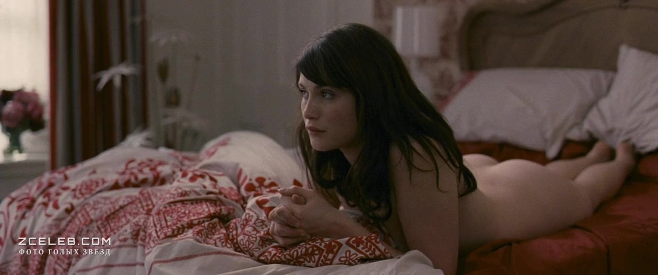Соблазнительная Джемма Артертон в фильме «Неотразимая Тамара», 2010