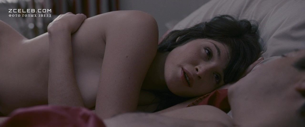 Соблазнительная Джемма Артертон в фильме «Неотразимая Тамара», 2010