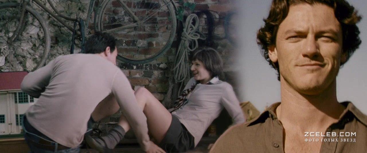 Соблазнительная Джемма Артертон в фильме «Неотразимая Тамара», 2010