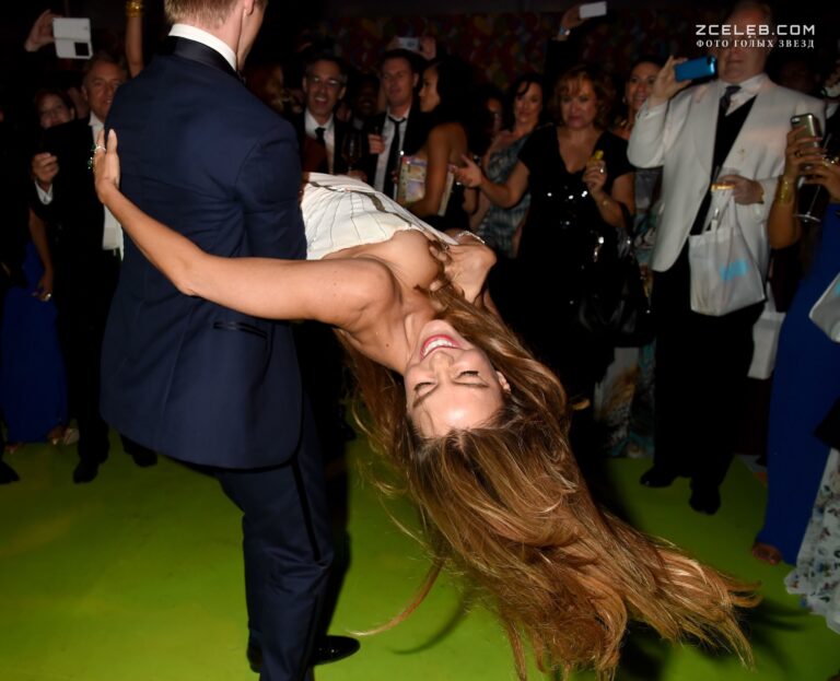 sofija vergara zasvetila sisku na ceremonii emmy award 2014 2e570ae