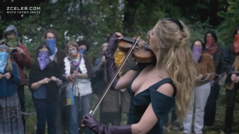 strastnaja nora arnezeder ogolila grud v seriale mocart v dzhungljah 2014 02b2c43