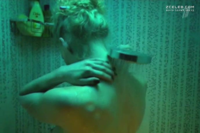 Светлана Ходченкова засветила грудь в сериале «Краткий курс счастливой жизни», 2011