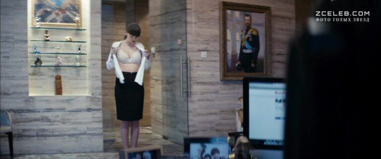 uprugaja golaja grud julii snigir v filme pro ljubov 2015 5e709bb