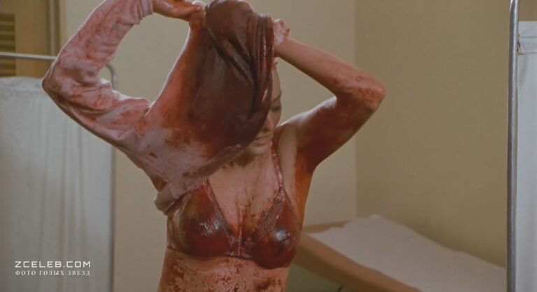 virdzhinija medsen pokazala goluju grud v filme kendimen 1992 678388a