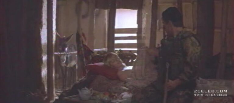 zhanna epple pokazala golye siski v filme mama 1999 5b461bb