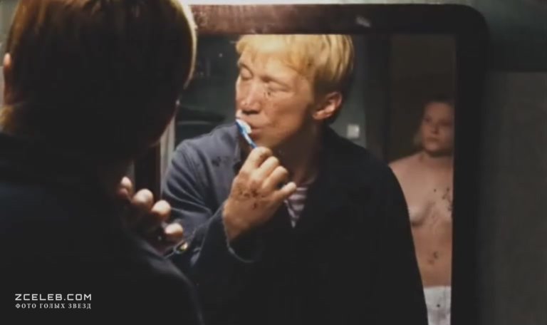 Александра Тюфтей показала голую грудь в фильме «Муха», 2008