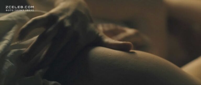 dajan krjuger zasvetila grud v filme schastlivogo rozhdestva 2005 86c2b35