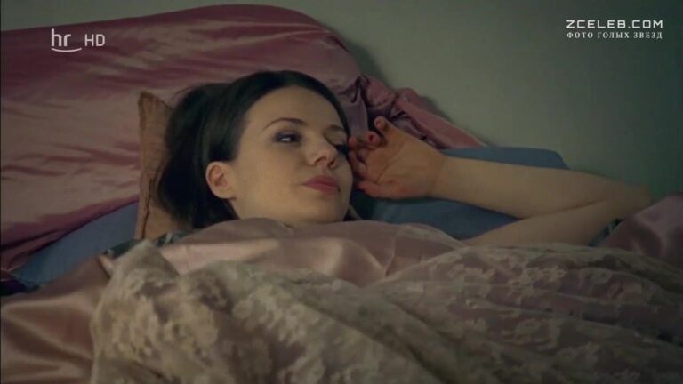 dzhulija hartmann pokazala golye siski v seriale delo vedet shnel 2009 1c9fd4a