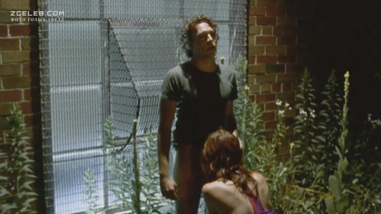 golaja loren li smit v filme spi so mnoj 2005 7365717