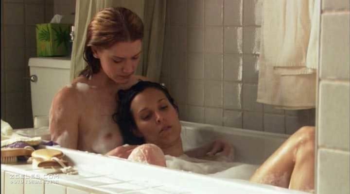 Голая Лорен Ли Смит в сериале «Секс в другом городе», 2004