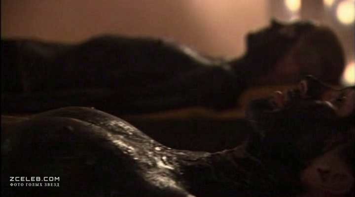 Голая Лорен Ли Смит в сериале «Секс в другом городе», 2004