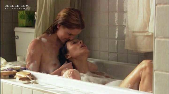 Голая Лорен Ли Смит в сериале «Секс в другом городе», 2004