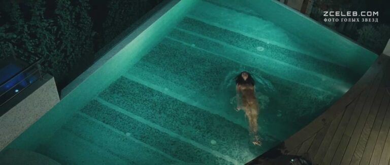 golaja luiz burguan v filme belyj kak sneg 2010 e253d94