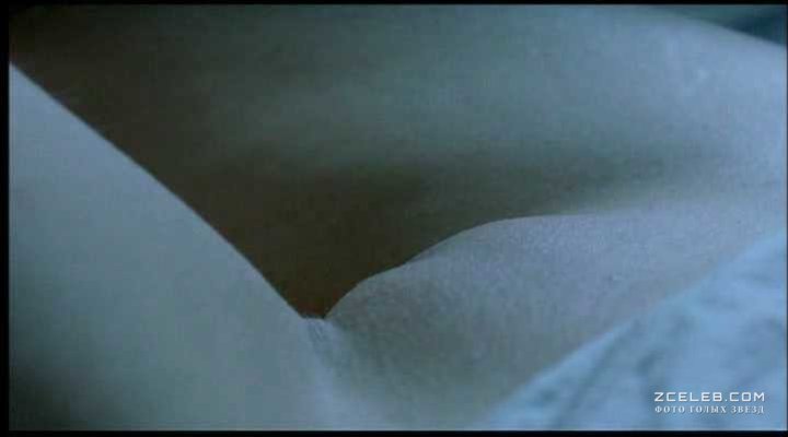 Голая писька Лиззи Брошере в фильме «Пение невест», 2008