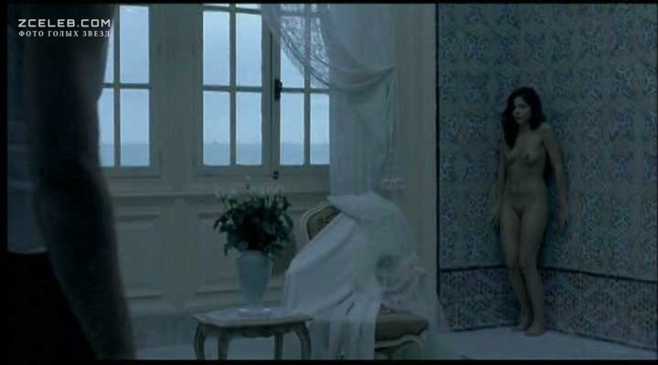 Голая писька Лиззи Брошере в фильме «Пение невест», 2008