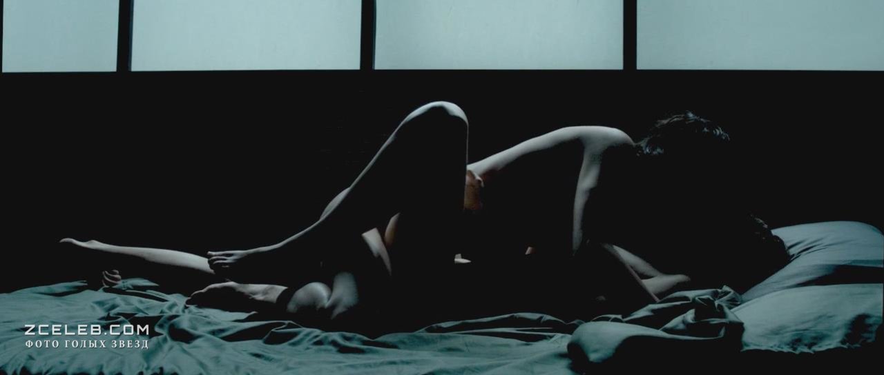 Голая Полин Этьен в фильме «Токийская невеста», 2014