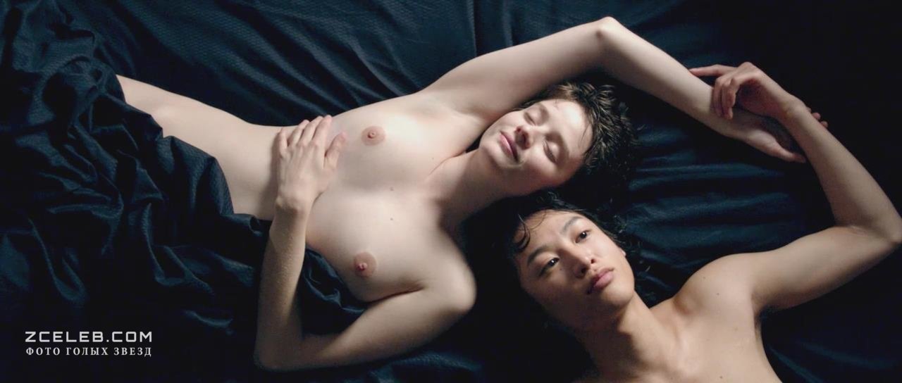 Голая Полин Этьен в фильме «Токийская невеста», 2014