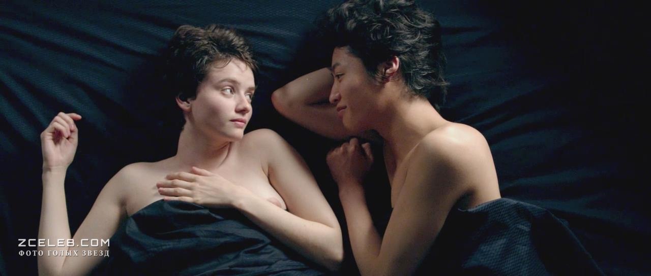 Голая Полин Этьен в фильме «Токийская невеста», 2014