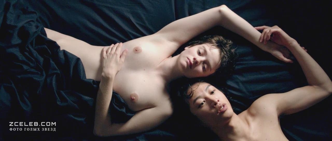 Голая Полин Этьен в фильме «Токийская невеста», 2014