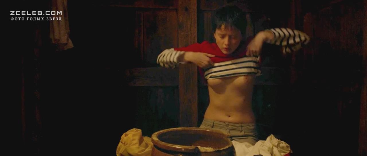 Голая Полин Этьен в фильме «Токийская невеста», 2014