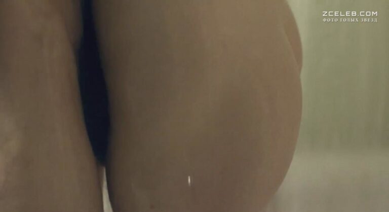 golaja rouz lesli v filme medovyj mesjac 2013 652ae16