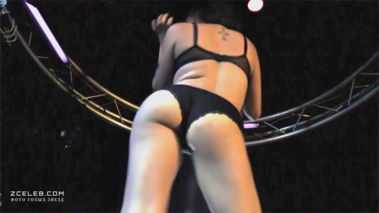 golaja tiffani shepis v filme vyhod v ad 2013 e38f3ad