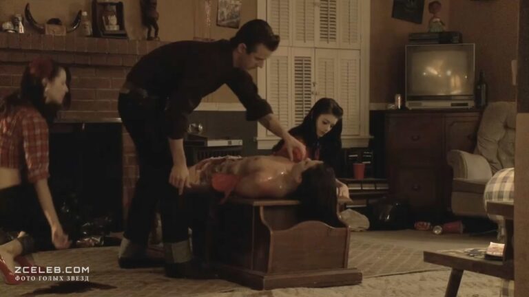 golaja tiffani shepis v filme zhestokij vid 2010 30607ac