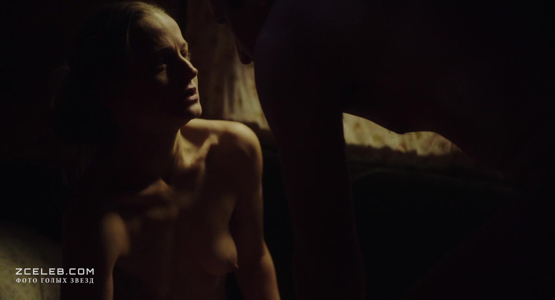 Голые сиськи Яны Сексте в фильме «Сердце мира», 2018
