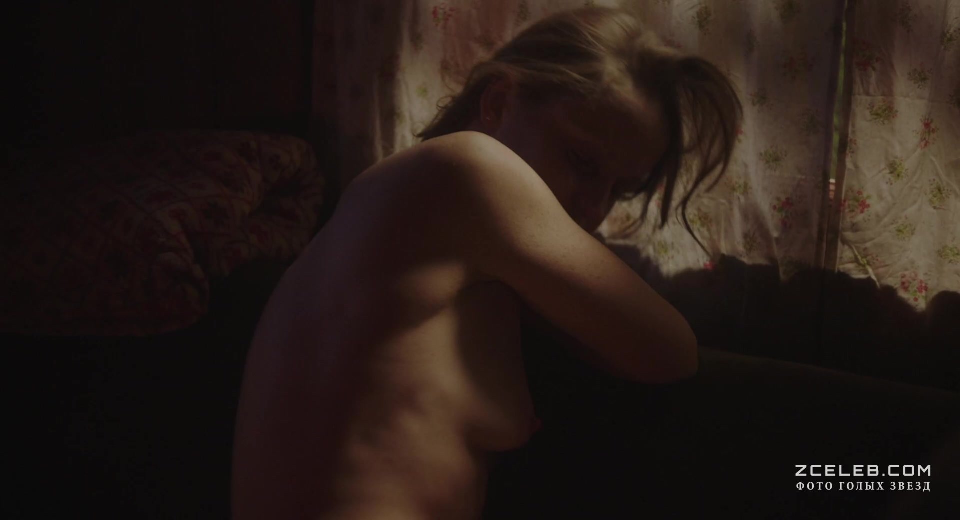 Голые сиськи Яны Сексте в фильме «Сердце мира», 2018