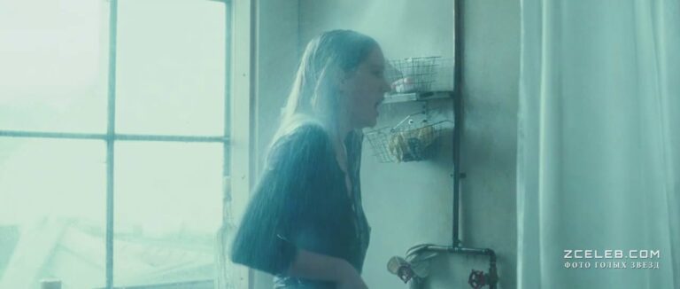 loren li smit zasvetila soski v filme elen 2009 3bed76e